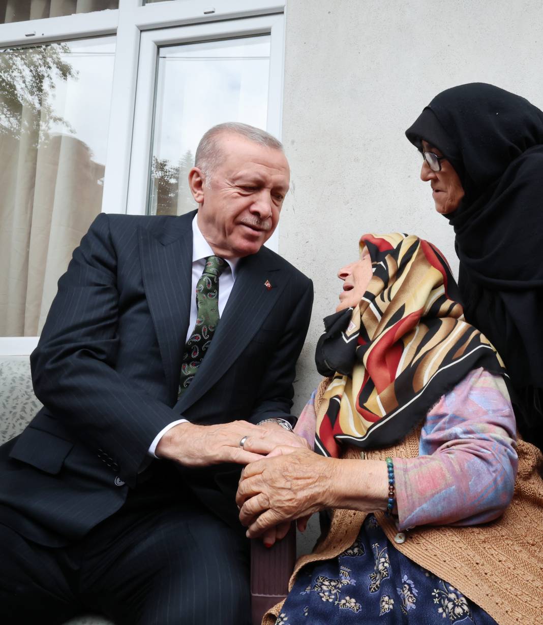 Erdoğan memleketi Güneysu'da: Komşularını ziyaret etti 18